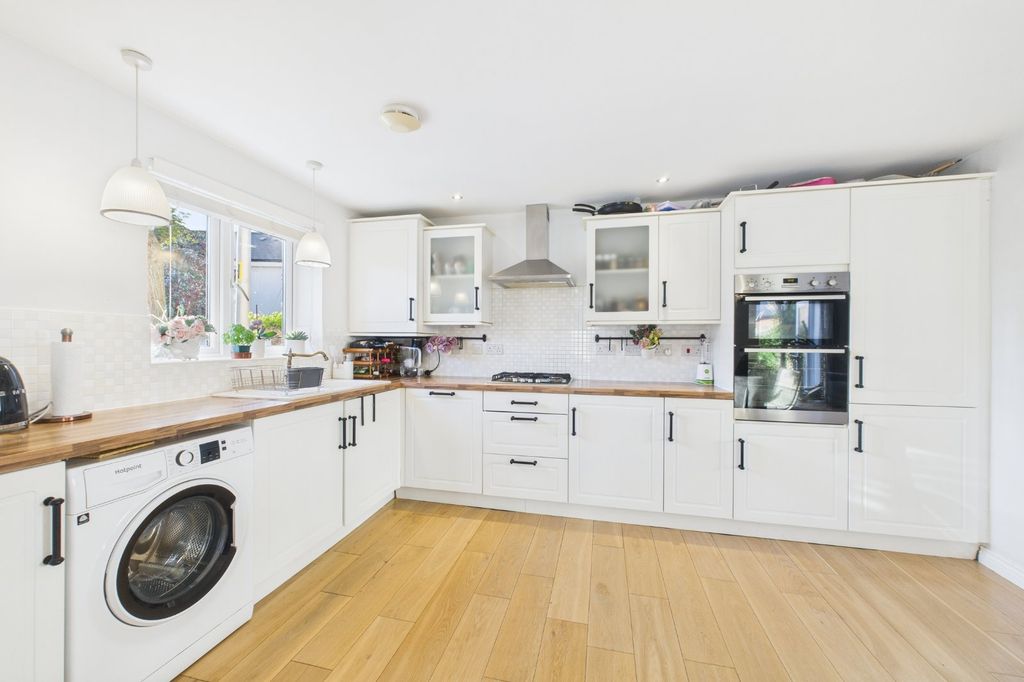 Property photo 3 of 15 Kitchen