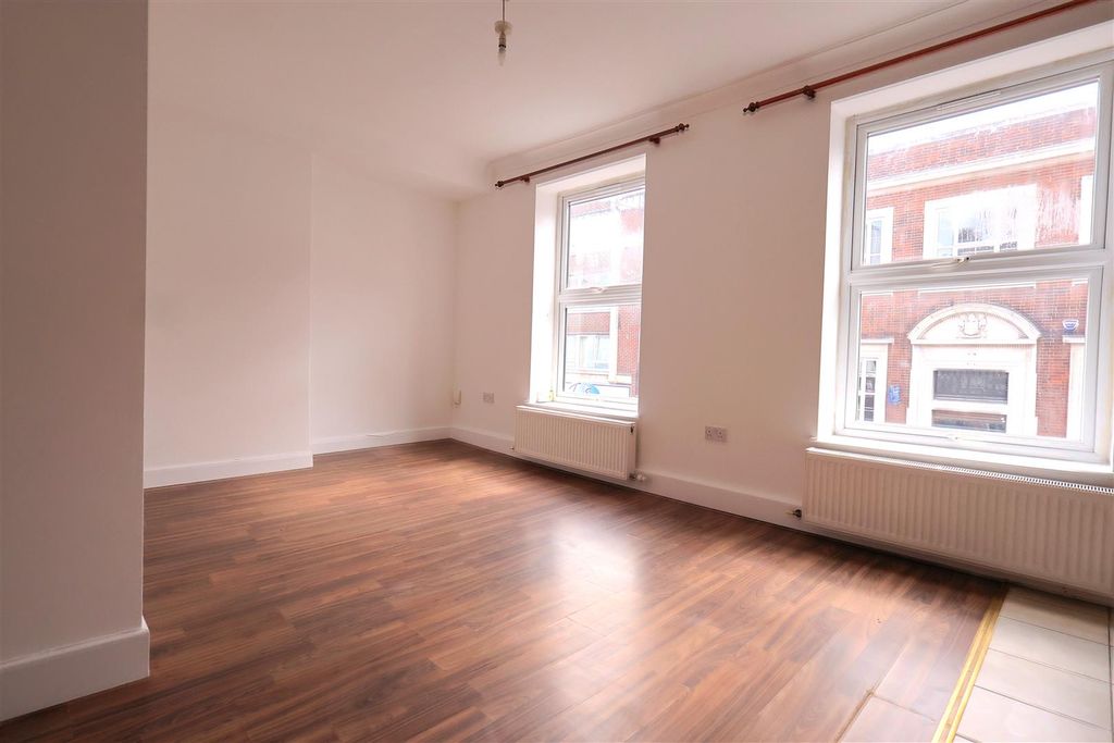 Property photo 2 of 6 Openplan Lounge/Kitchen
