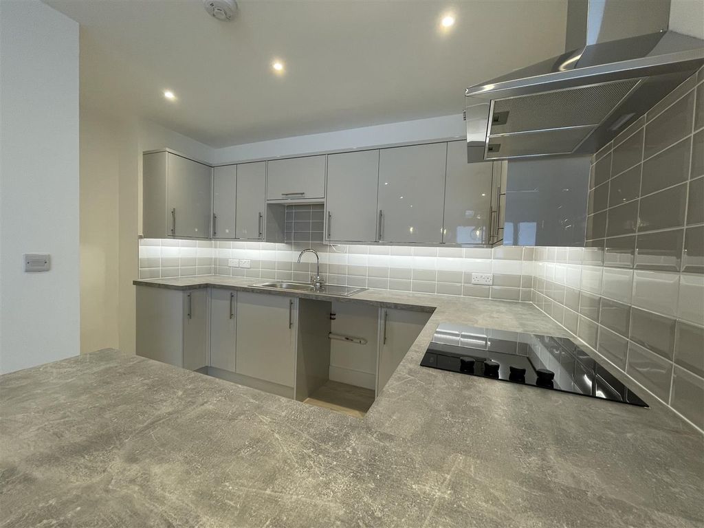 Property photo 3 of 23 Kitchen