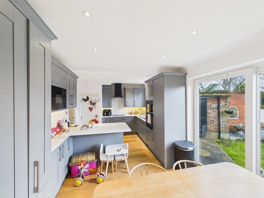 Property photo 3 of 18 Cam02885G0-Pr0573-Still009.Jpg