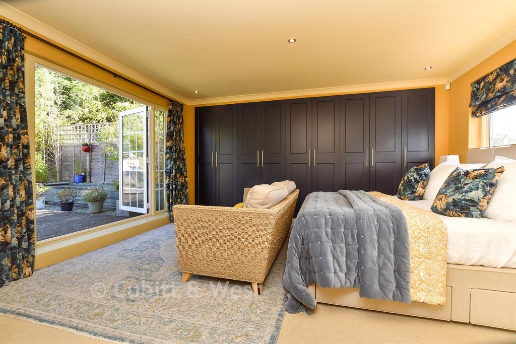 Property photo 1 of 27 Bedroom 1