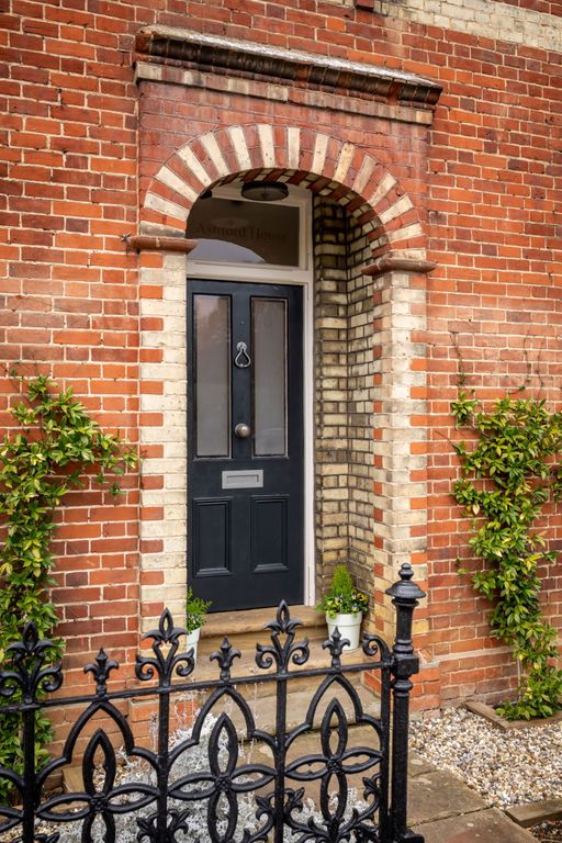 Property photo 2 of 47