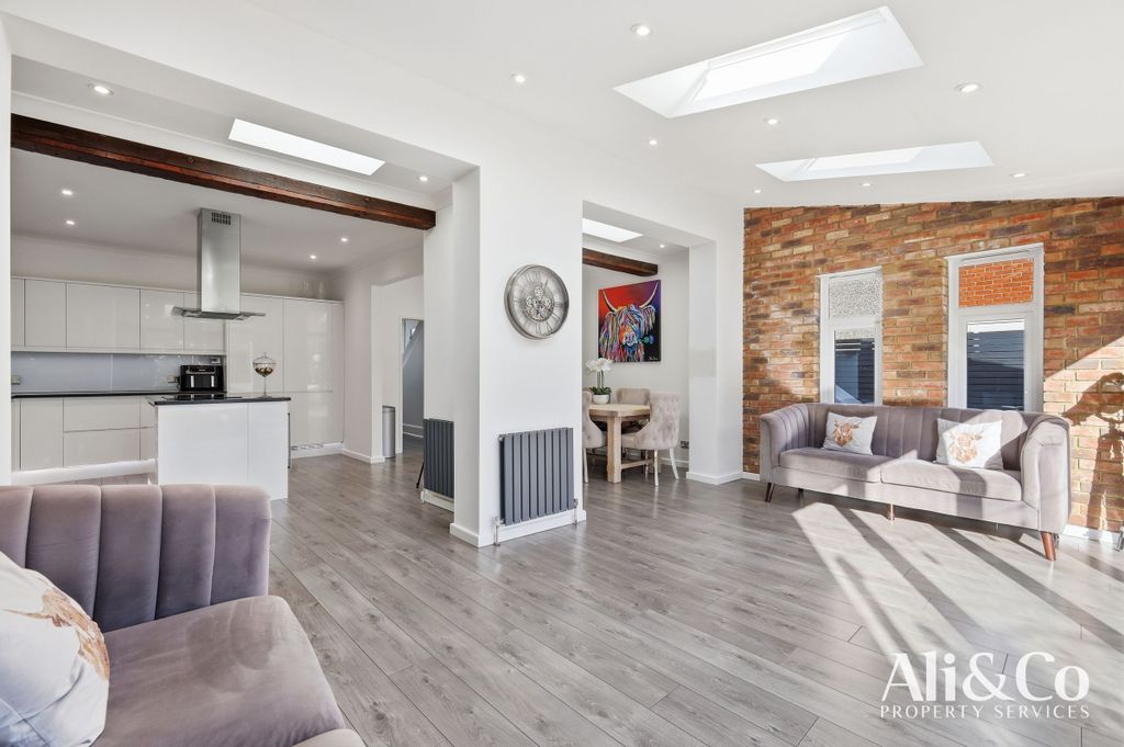 Additional image 5 of 4 bed semi-detached house for saleCollege Avenue, Grays RM17