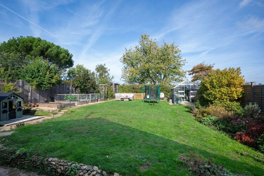 Property photo 2 of 25