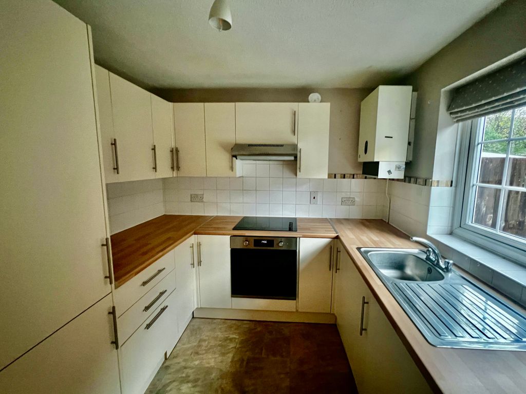 Property photo 2 of 7 Kitchen.Jpg