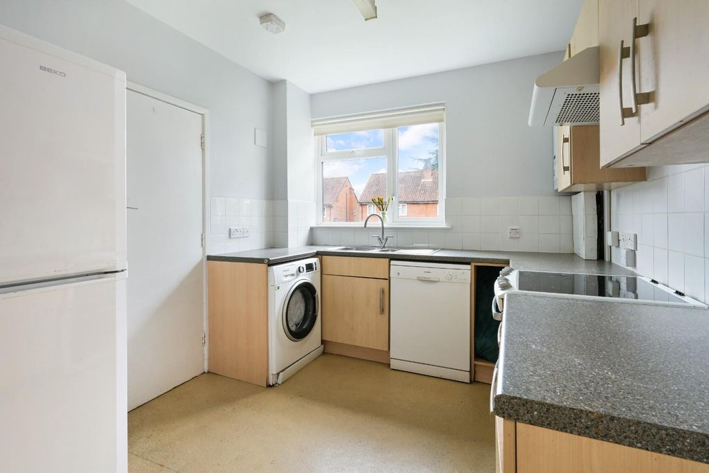 Property photo 3 of 14 Dale View