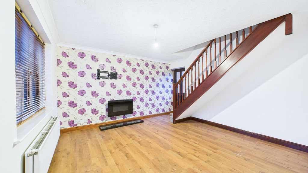 Property photo 2 of 11 Cam03669G0-Pr0039-Still001