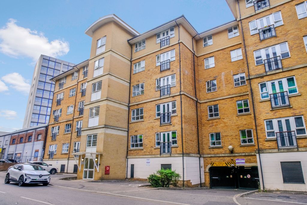 Property photo 2 of 8 78 Geneva Court, 2 Rookery Way, London Nw9 6Gb