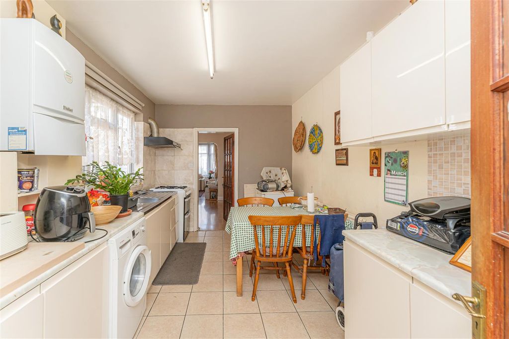 Property photo 2 of 20