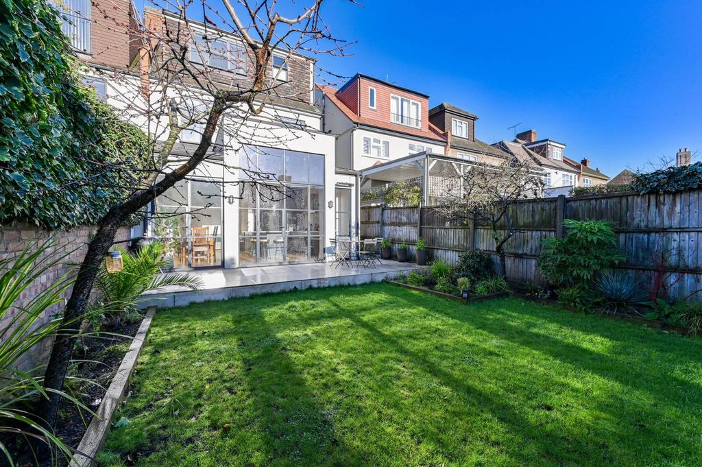 Property photo 2 of 30