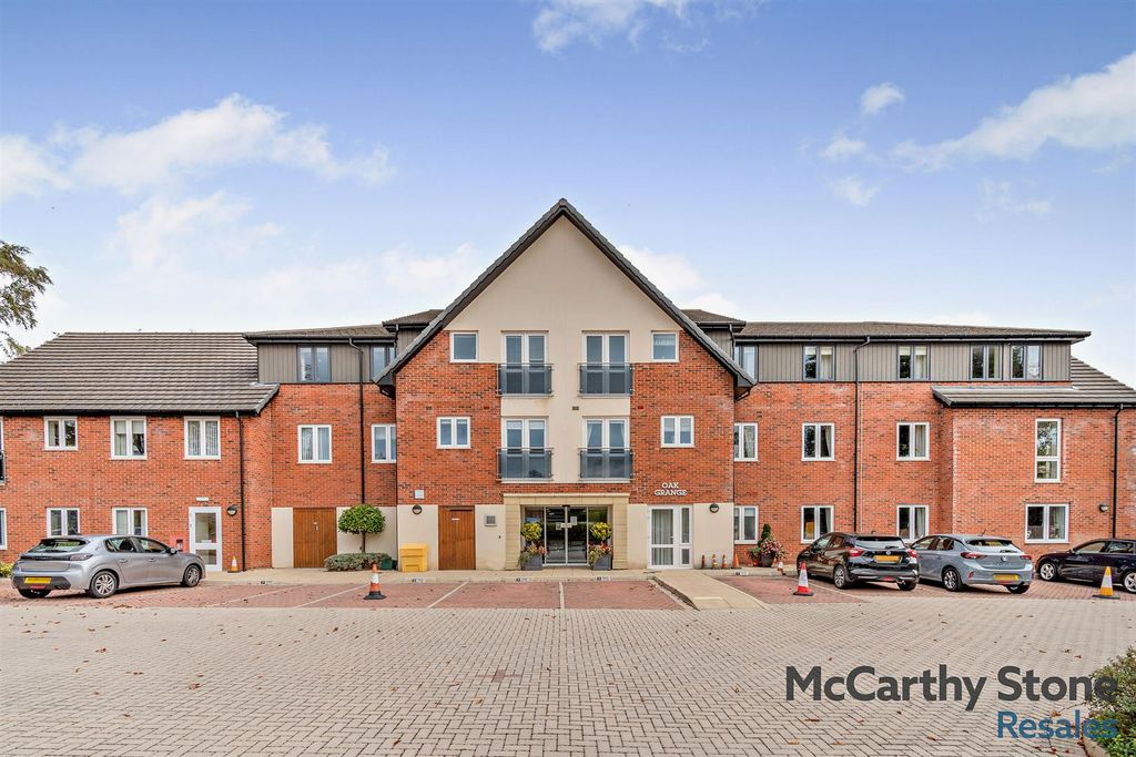 Property photo 1 of 18 Oak Grange