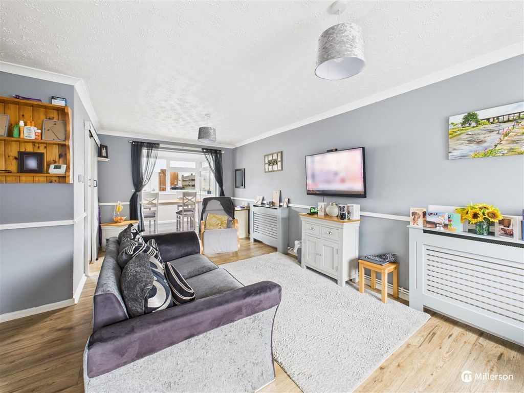 Property photo 3 of 20 Lounge/Diner