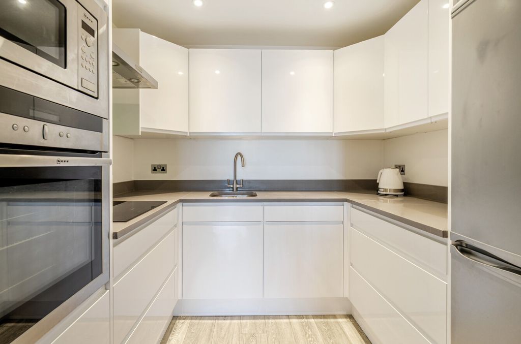 Property photo 1 of 13 1318460-15-6865628F13004