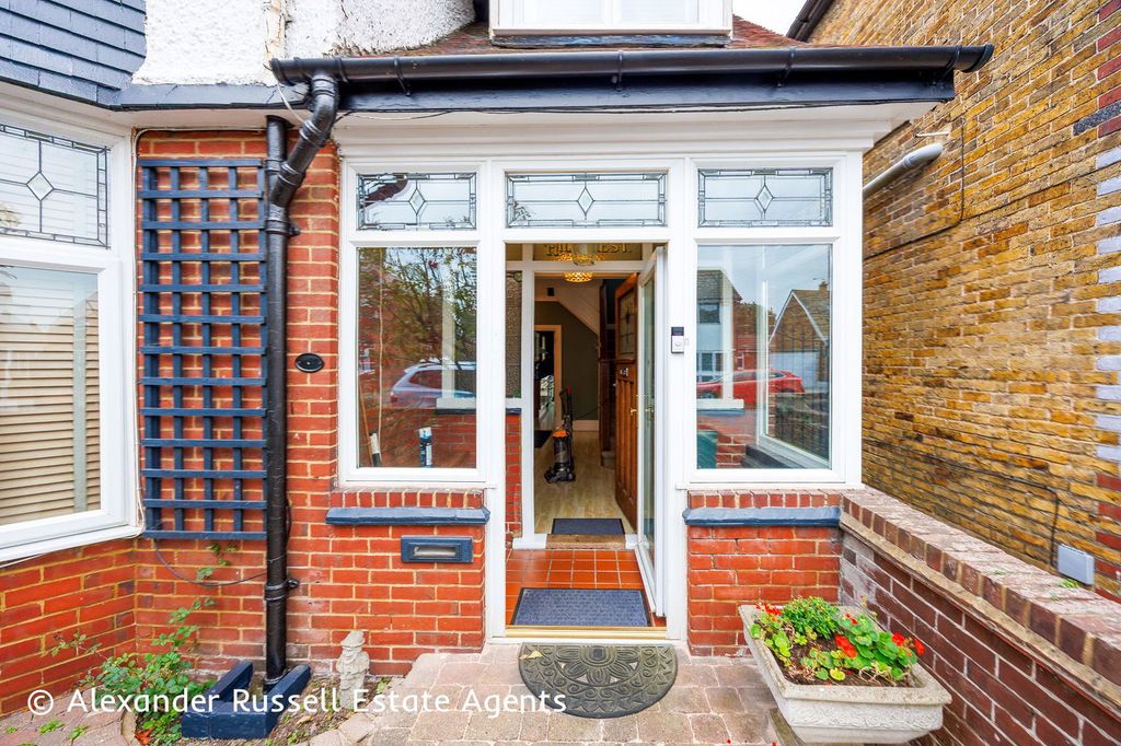 Property photo 2 of 28