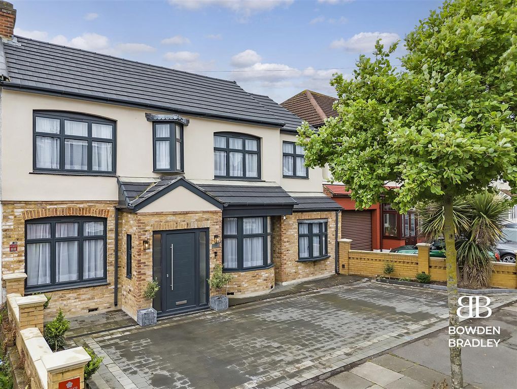 Property photo 1 of 33 Externals