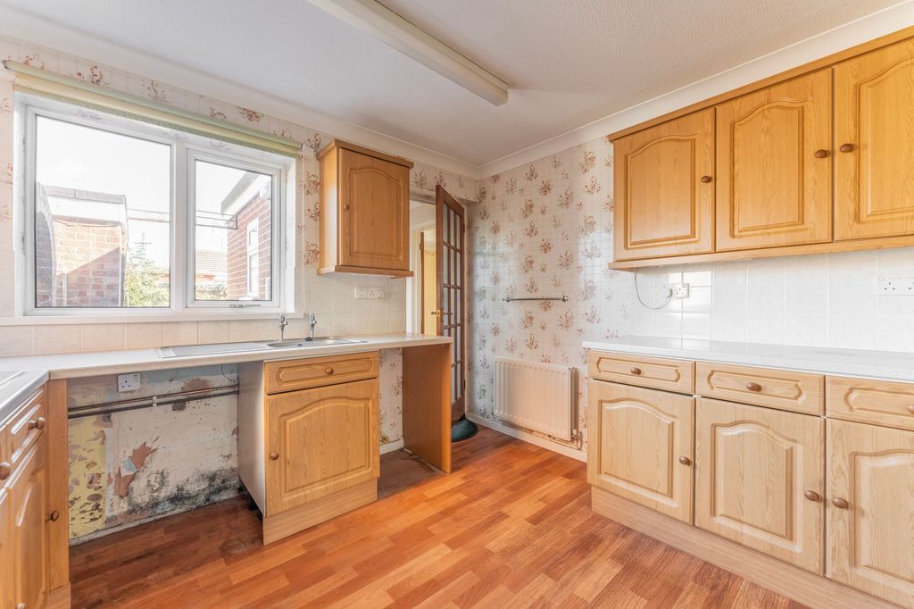 Property photo 2 of 21