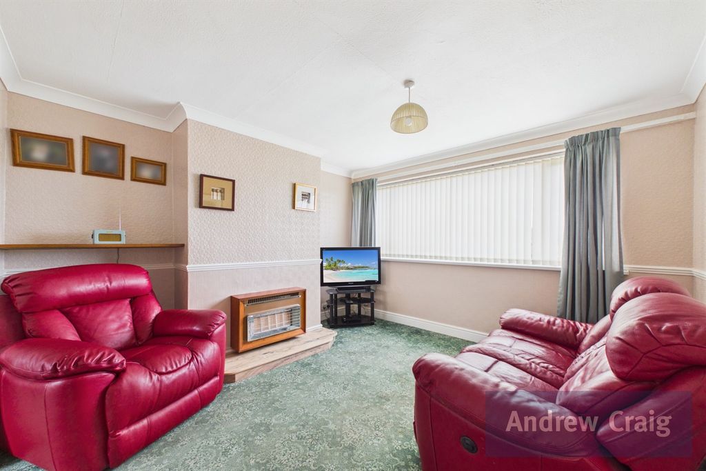 Property photo 2 of 14 Lounge