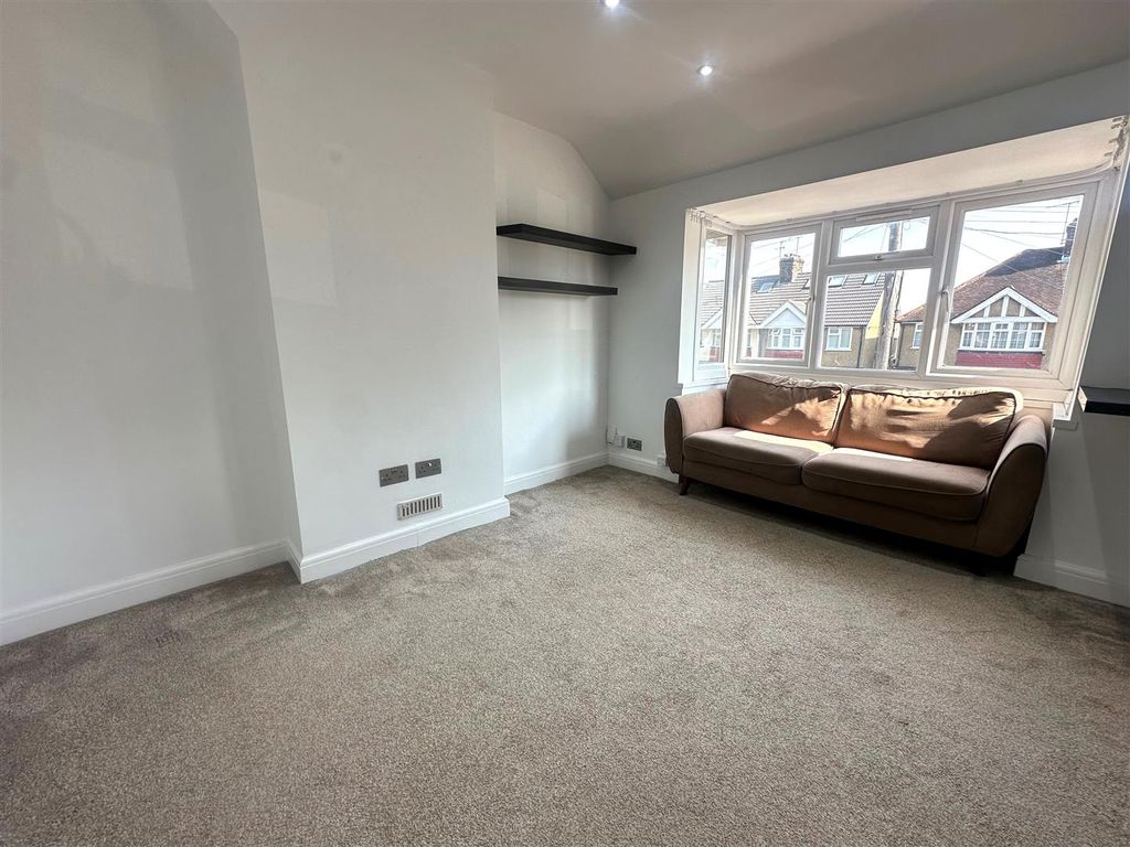 Property photo 2 of 6 Coopers Estate Agents