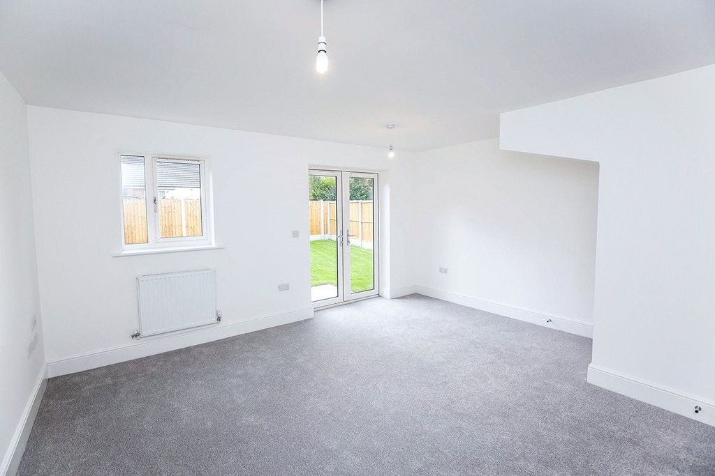 Property photo 2 of 7 Living/Dining Room