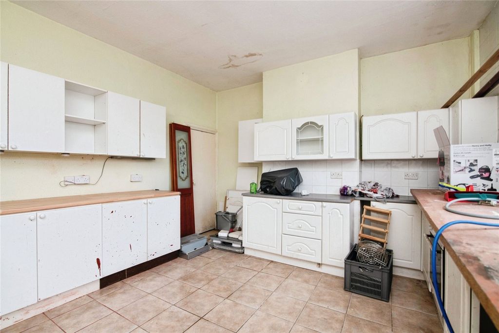 Property photo 2 of 18 Picture No. 15