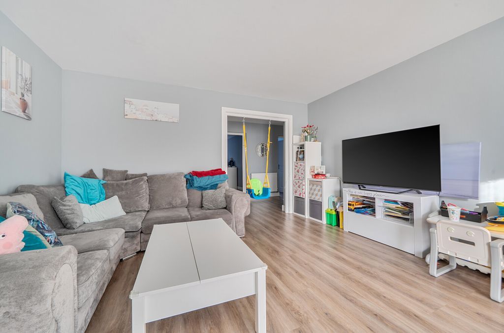 Property photo 3 of 17 1398112-7-6967761...