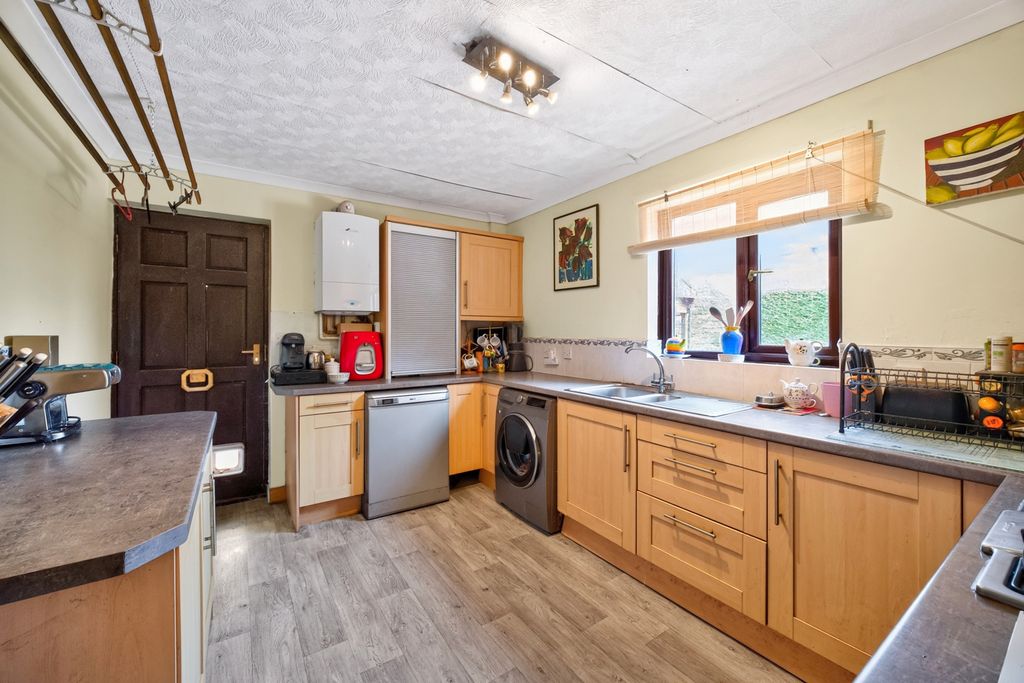 Property photo 3 of 20 Kitchen