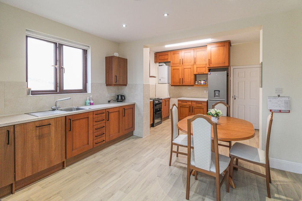 Property photo 3 of 20 Kitchen