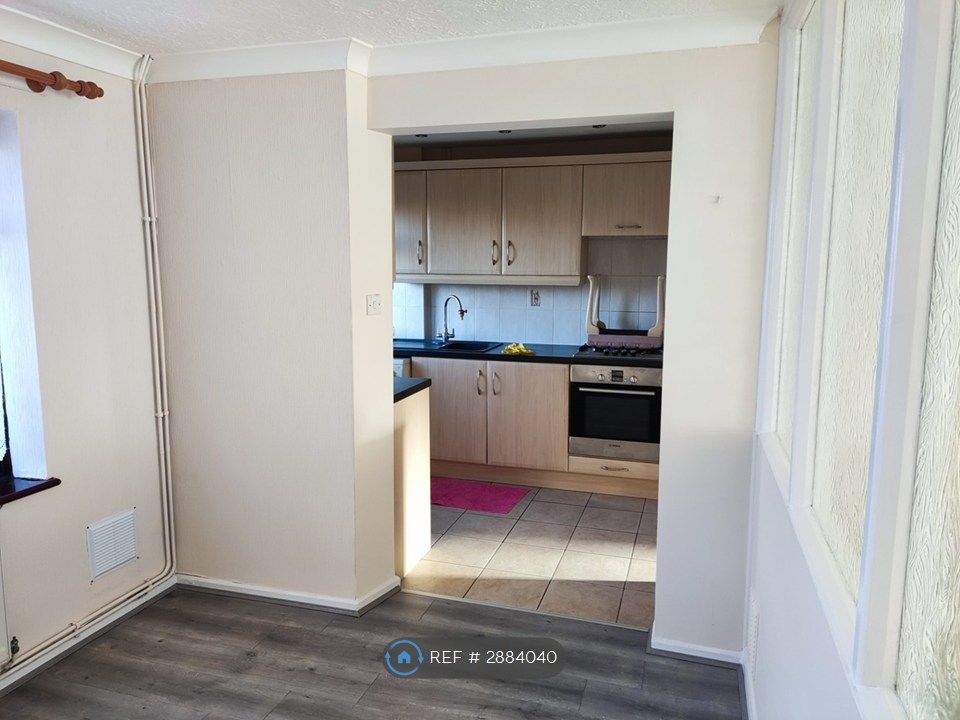 Property photo 3 of 10 Dining Room