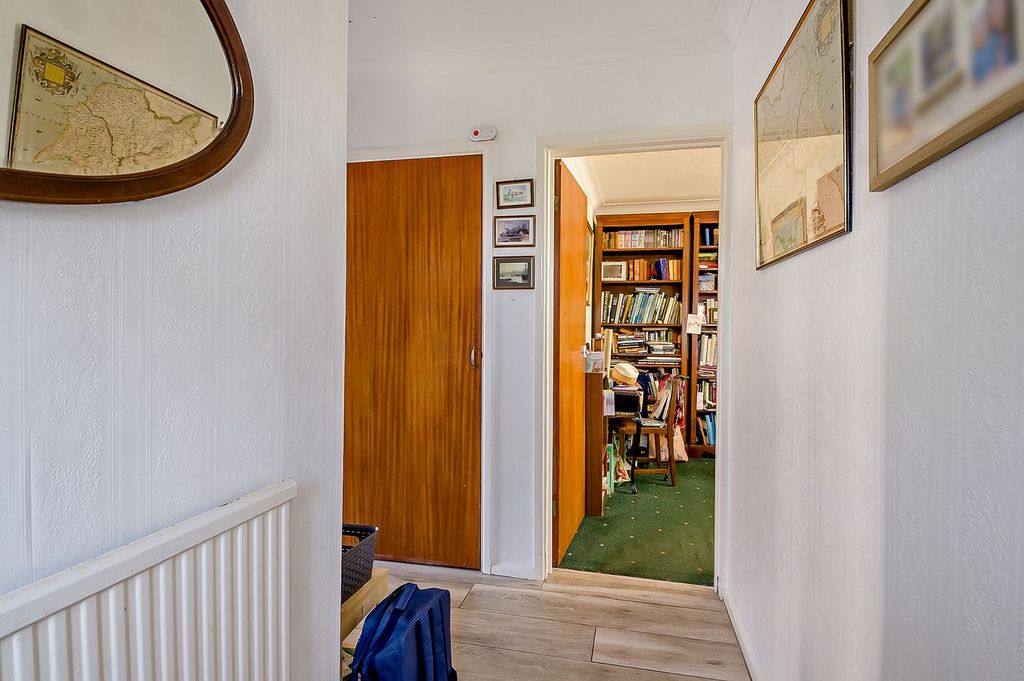 Property photo 2 of 31