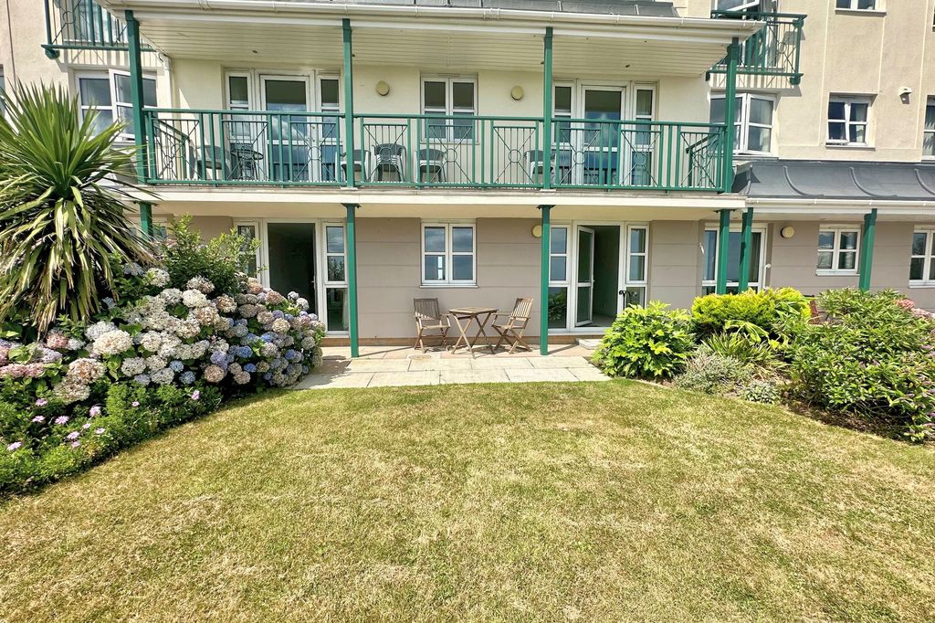 Property photo 2 of 17