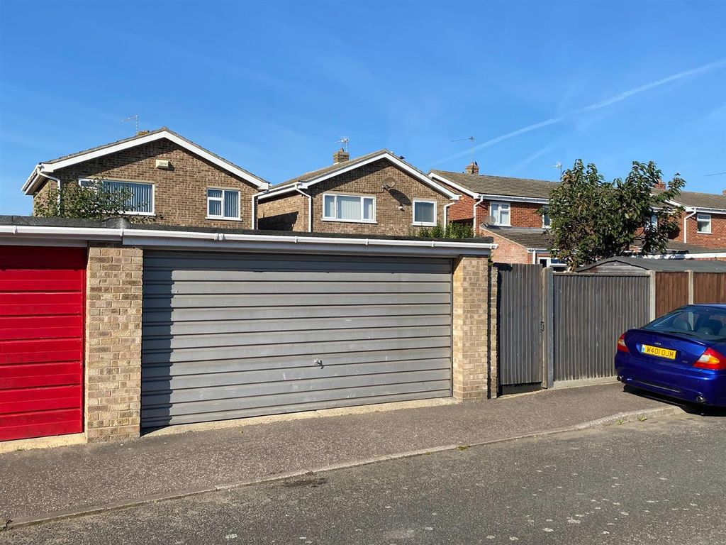 Property photo 2 of 14 Garage.Jpg