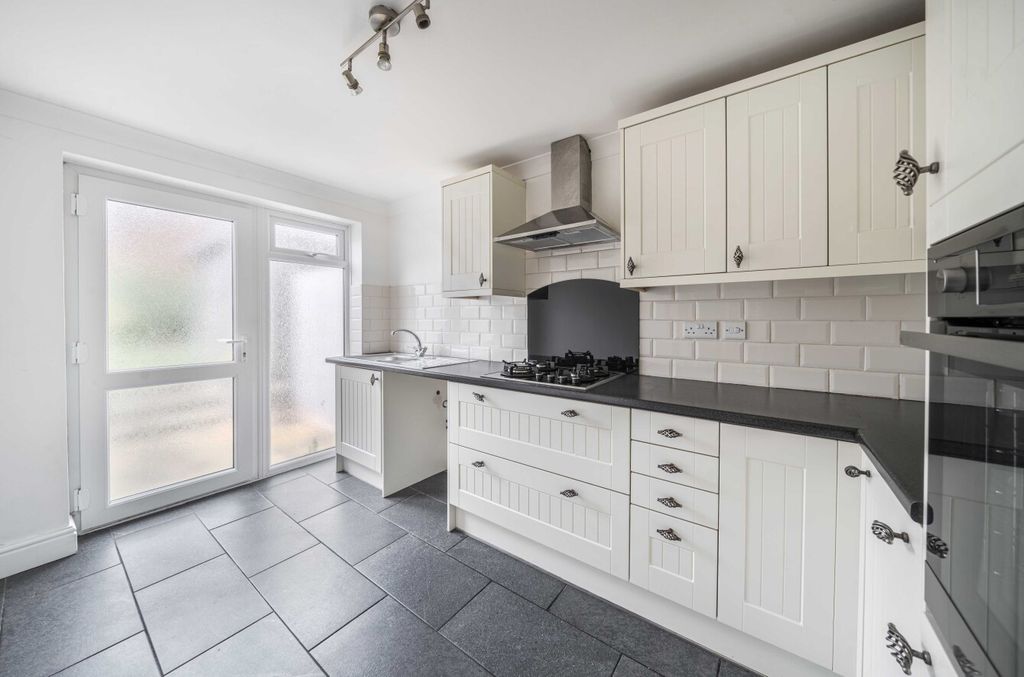Property photo 3 of 22 1297729-14-68306c...