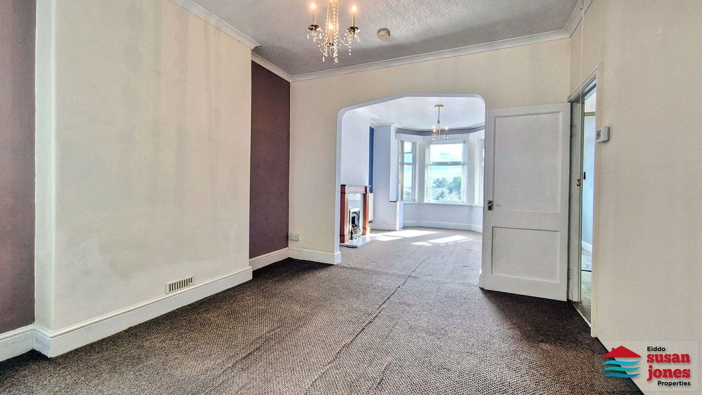 Property photo 2 of 26