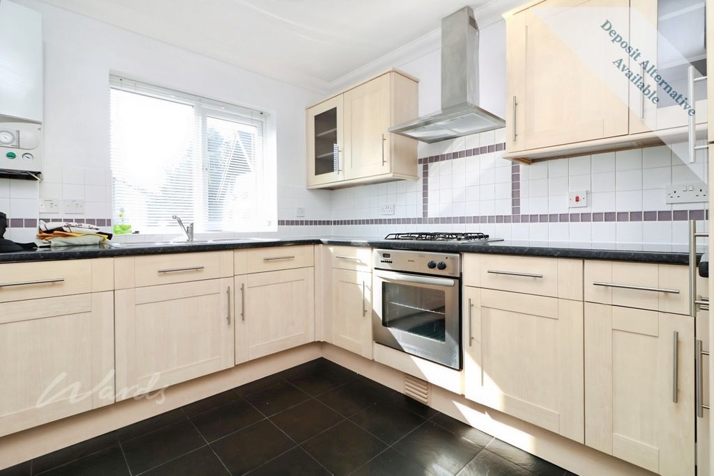 Property photo 2 of 9 St Margarets Kitchen