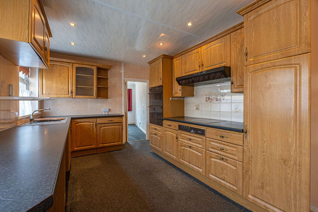 Property photo 2 of 55