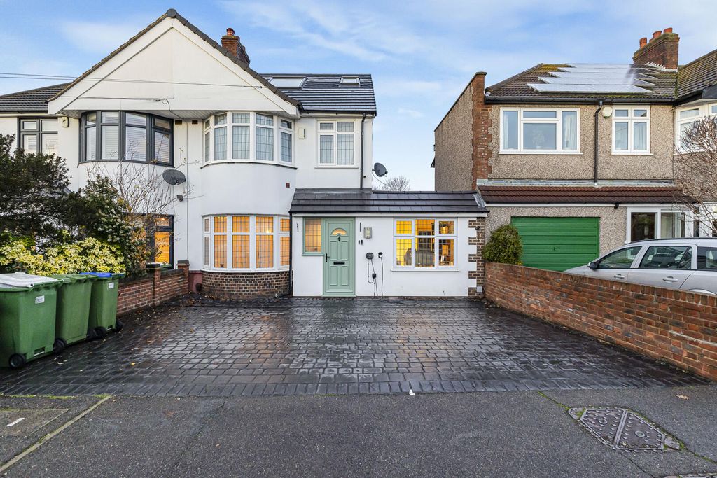 Property photo 1 of 25 Front (Exterior)