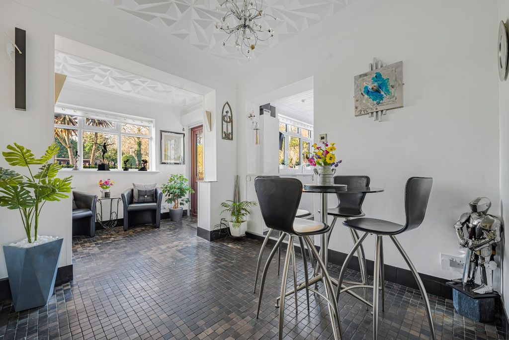 Property photo 2 of 35 Picture No. 93