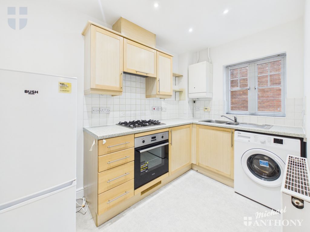 Property photo 3 of 6 Cam03852G0-Pr0826-Still002