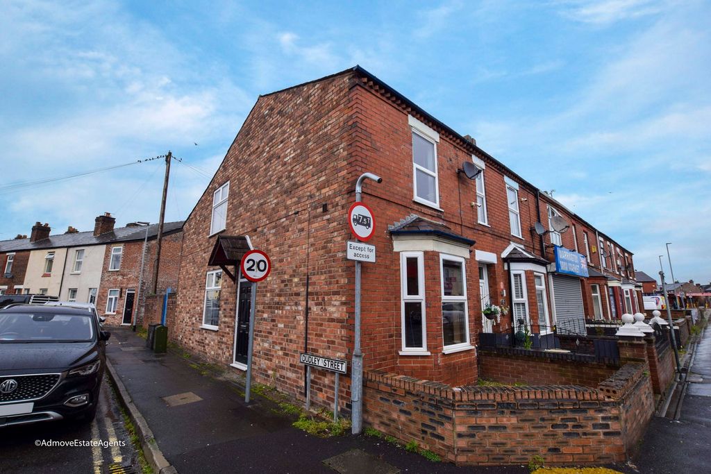 Property photo 1 of 9 Photo 8