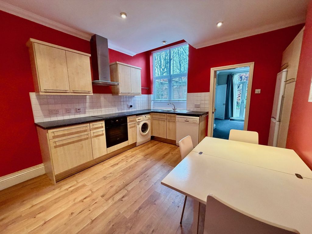 Property photo 2 of 8 Picture No. 32