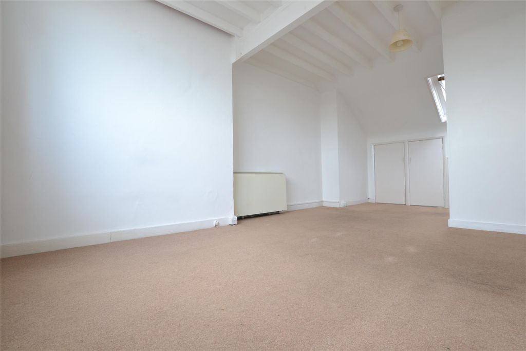 Property photo 3 of 6 Living Room/Bedroom