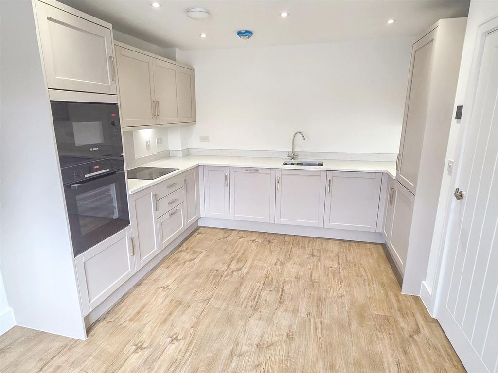 Property photo 3 of 15 Kitchen.Jpg