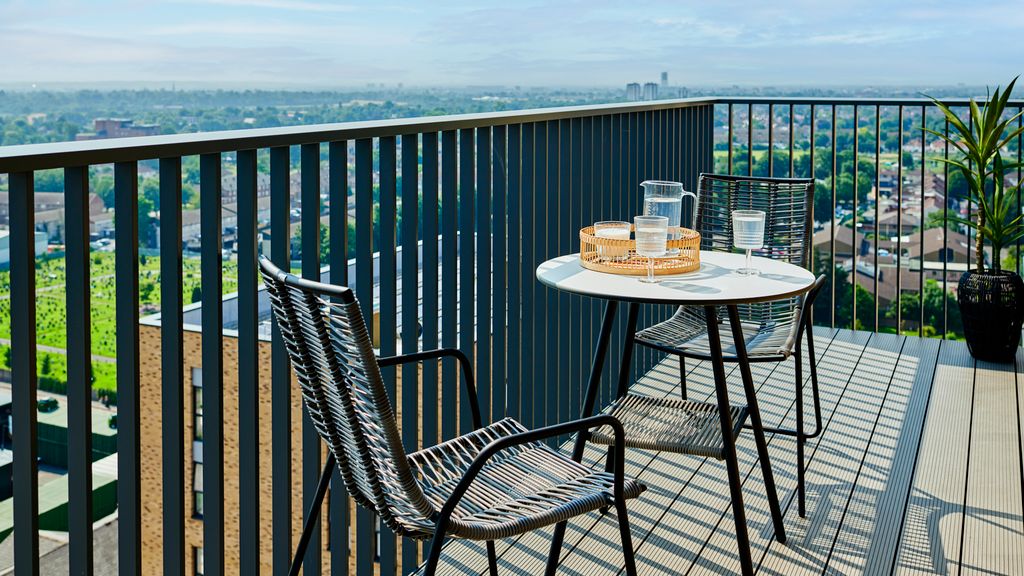 Property photo 2 of 17