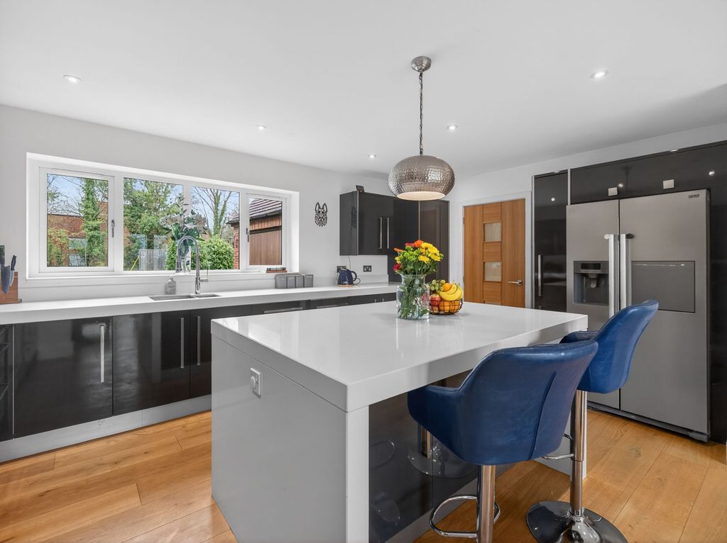 Property photo 2 of 19 Kitchen