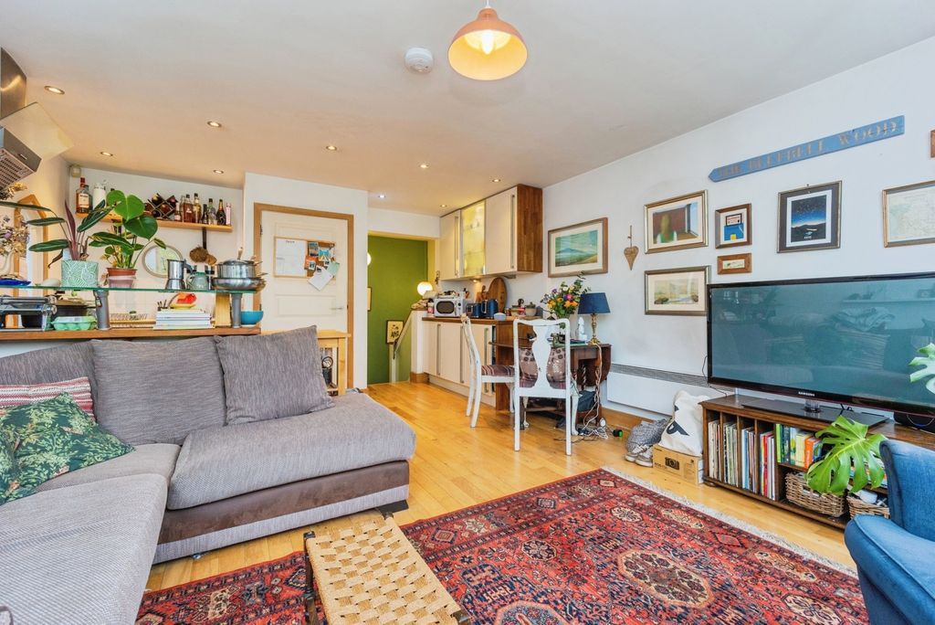 Property photo 3 of 15 Pbox-Img.Jpg