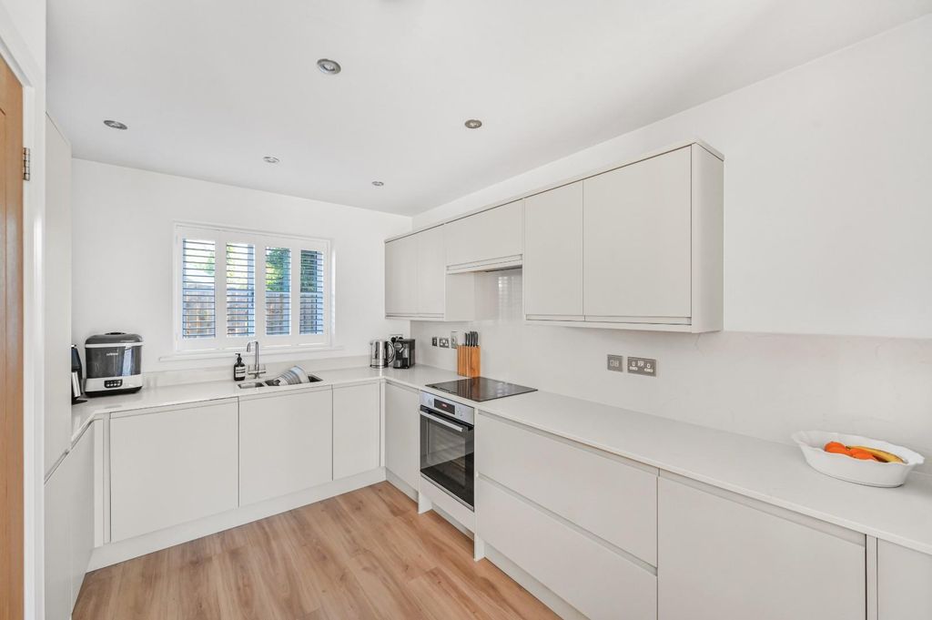 Property photo 3 of 26 Kitchen