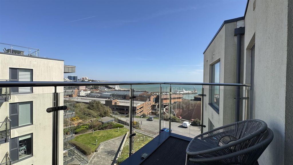 Property photo 3 of 18 Balcony