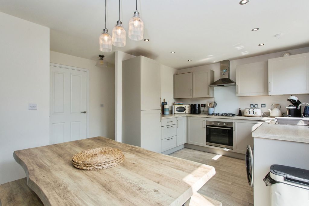 Property photo 3 of 18 Kitchen Diner