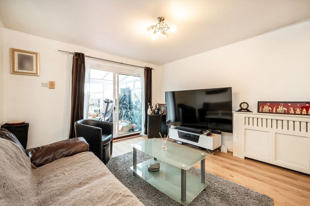 Property photo 3 of 6