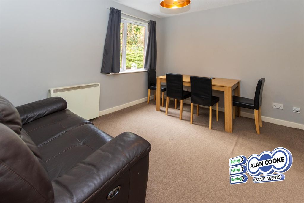 Property photo 3 of 6 Lounge